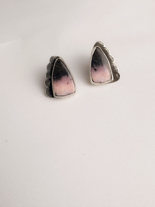BLUSH HORIZONS STUDS